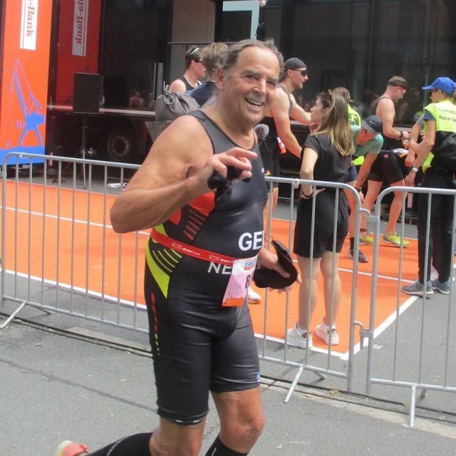 Der 82-jährige Werner Nesseler von der TSG Kaiserslautern hat wieder mal erfolgreich einen Triathlon abgeschlossen 🤗 Dieses mal nahm er an der Europameisterschaft im spanischen Tarragona teil und vertrat als einziger aus der deutschen Nationalmannschaft dort die Altersklasse Ü80. Bei 29° im Schatten und nach 1:47h erreichte er das Ziel und belegte den 4. Platz. Sein Vorbild ist ab sofort ein 87-jähriger Sportkollege aus Italien „solange würde ich auch gerne noch weitermachen“ - so Nesseler! Wir gratulieren zu diesem Erfolg 🥳

#tsgkl #tsgkaiserslautern #lautre #em